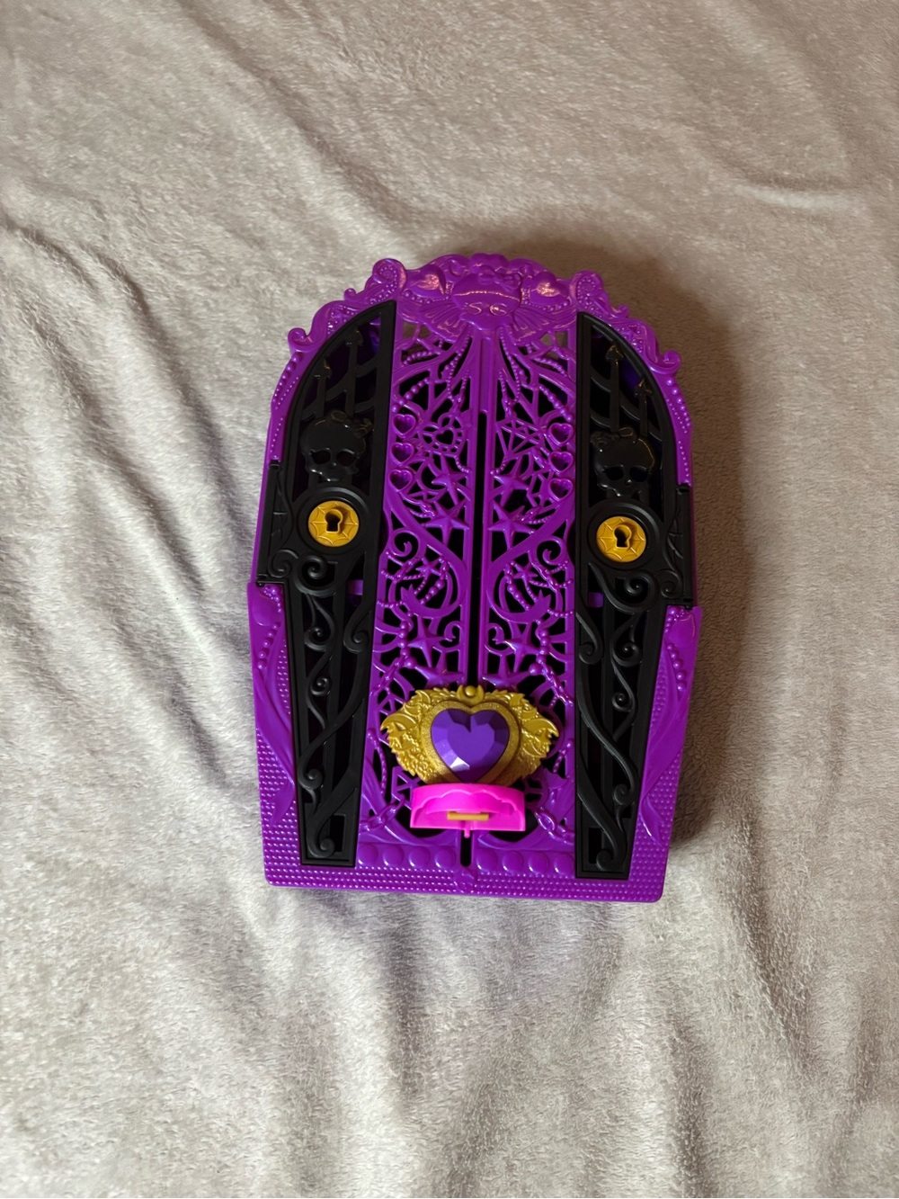 monster high claudeen Purple and Black Heart Lock Playset Door with Gold Accents